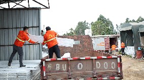 一句承諾一份責(zé)任，天不亮就開(kāi)始裝車(chē)，保障交期