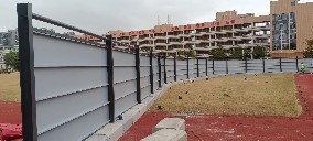 彩鋼圍擋和鐵皮圍擋的區(qū)別是什么？【旭東鋼構(gòu)圍擋】