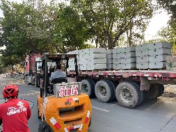 建筑工地的圍擋用的是什么材質(zhì)的材料??？