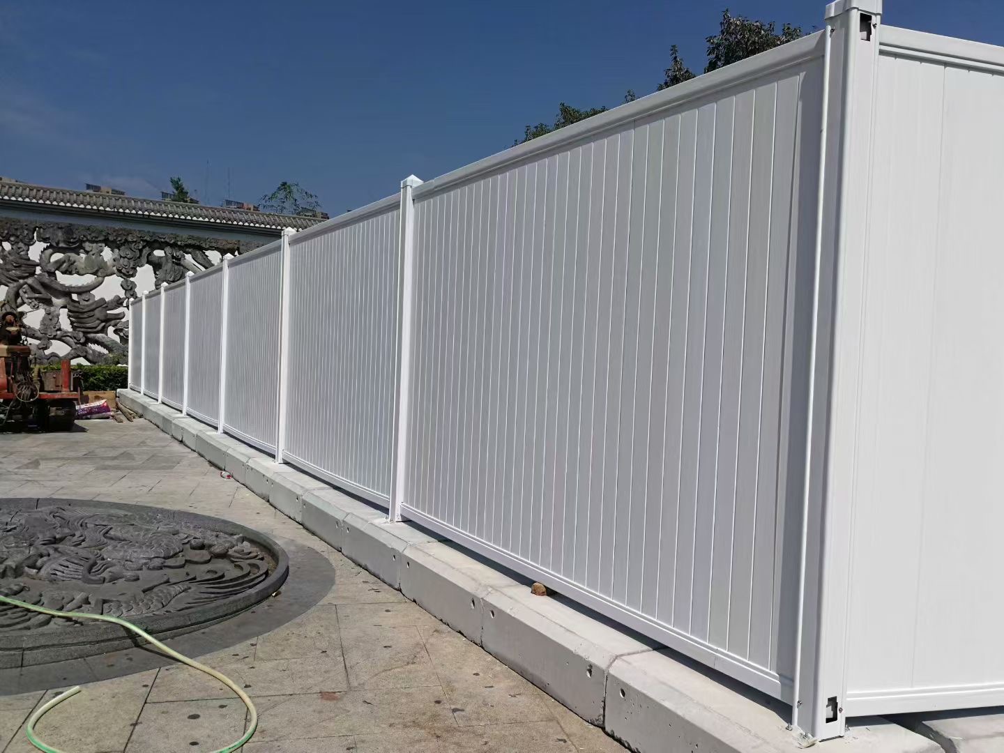 老客戶推薦新客戶，沙井道路維修項(xiàng)目再選旭東PVC圍擋