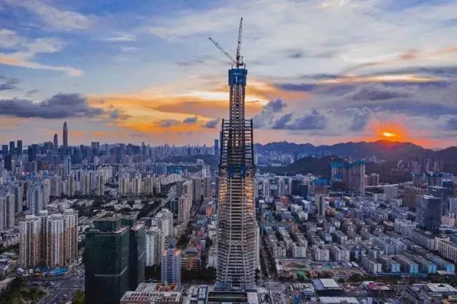 旭東圍擋廠(chǎng)家祝賀，深圳又一高樓388米 順利封頂 ！